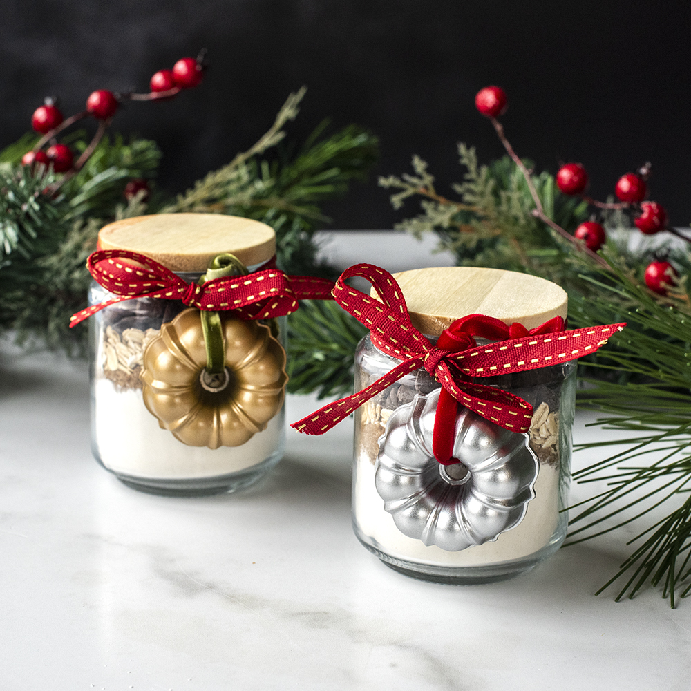 Set of 2 Collectible Cast Ornaments, Classic Bundt®Set of 2 Collectible Cast Ornaments, Classic Bundt® - Image 5