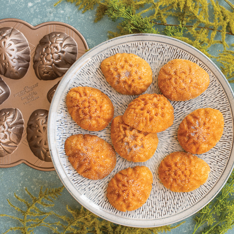 Ornamental Egg Cakelet PanOrnamental Egg Cakelet Pan - Image 3