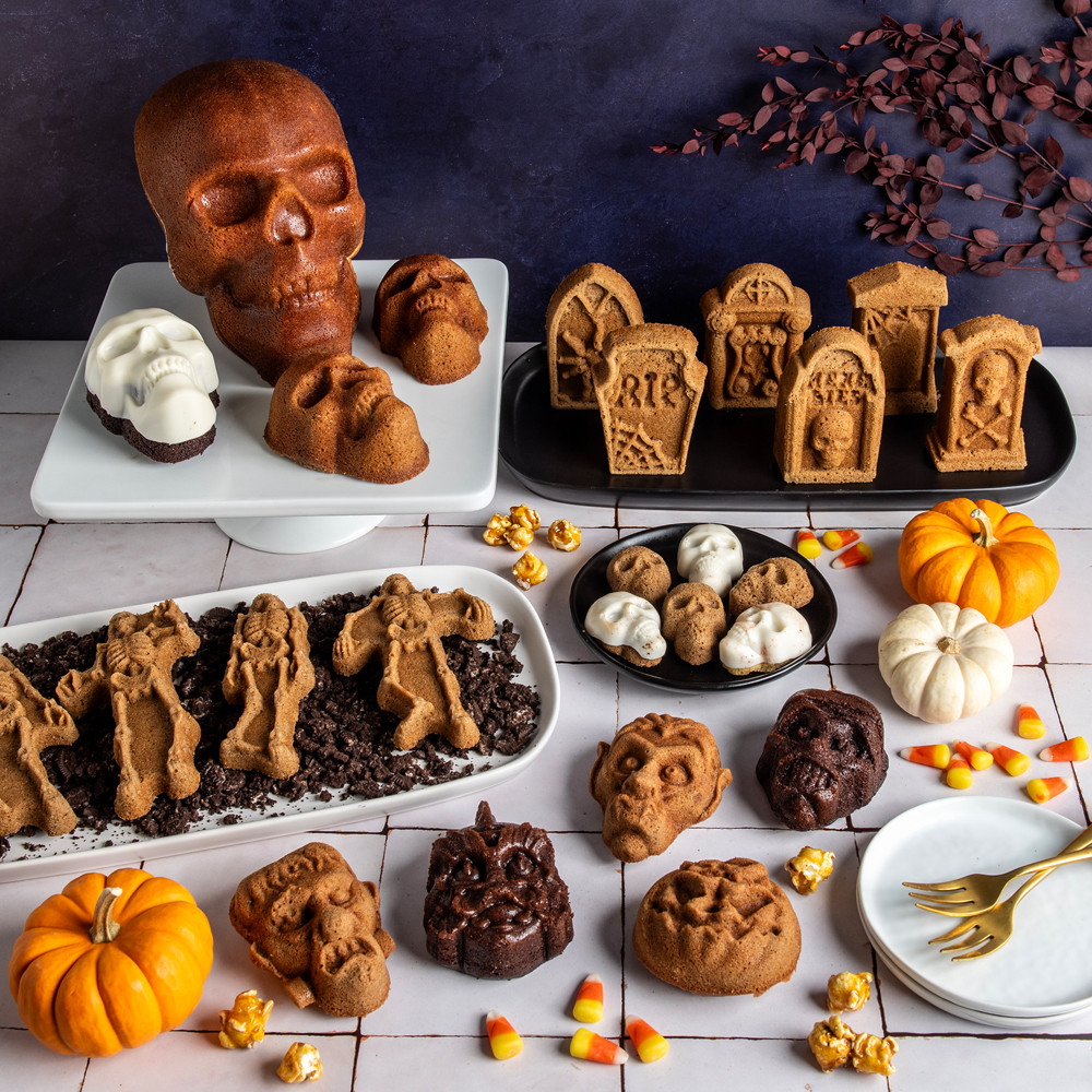 Spooky Skeleton Cakelet PanSpooky Skeleton Cakelet Pan - Image 4