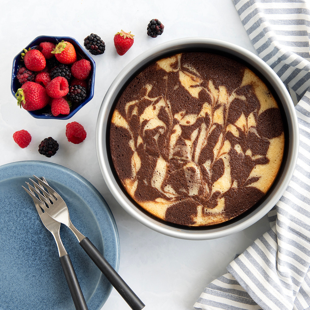 Brilliant Bakeware 8-Piece Nonstick Pan SetBrilliant Bakeware 8-Piece Nonstick Pan Set - Image 6
