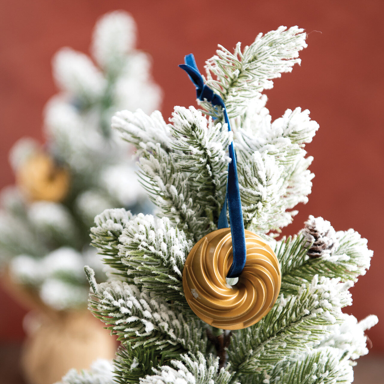 Heritage Bundt® Collectible OrnamentHeritage Bundt® Collectible Ornament - Image 6