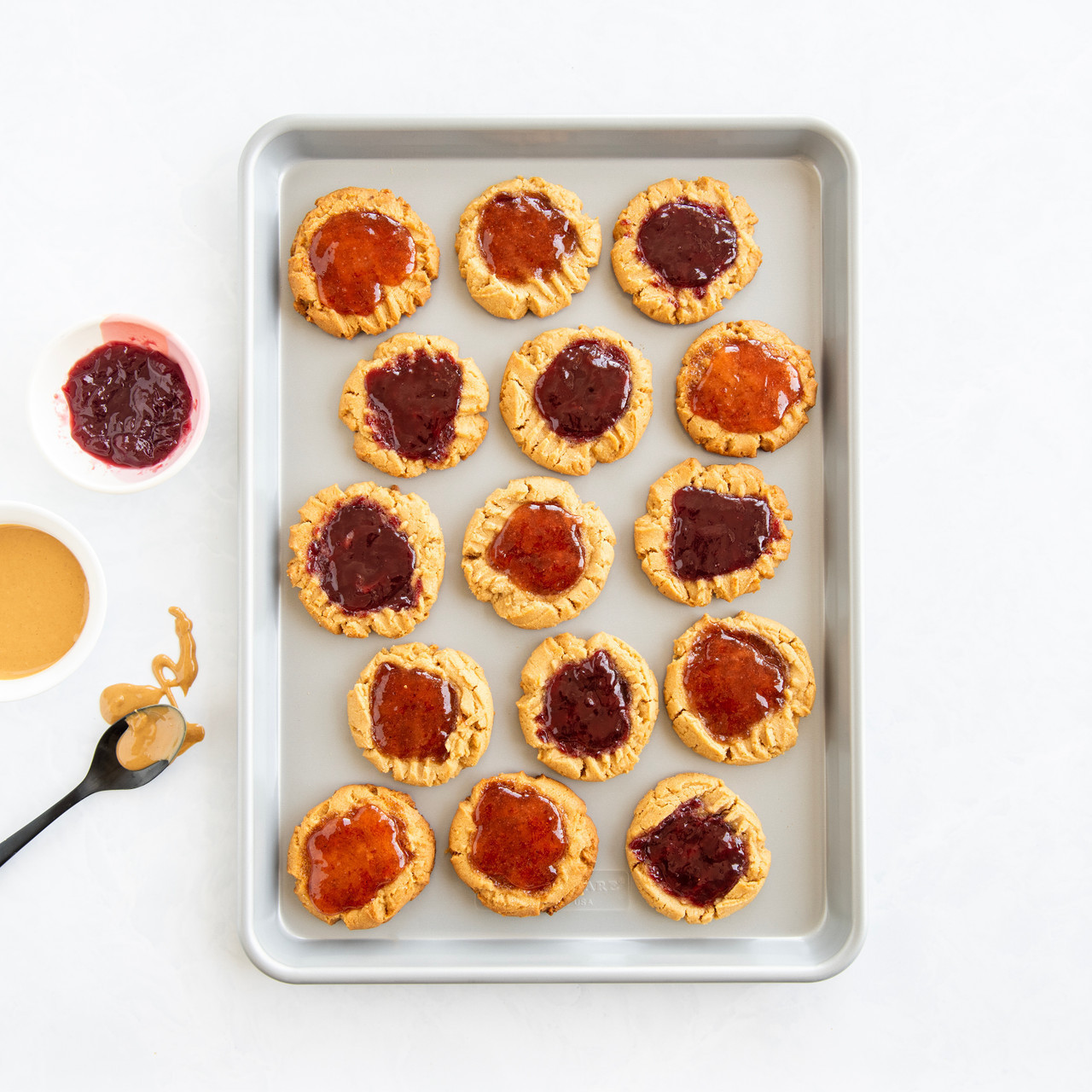 Brilliant Bakeware 8-Piece Nonstick Pan SetBrilliant Bakeware 8-Piece Nonstick Pan Set - Image 9