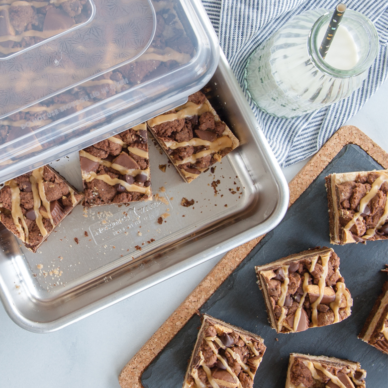 Bakeware Lid for Quarter Sheet, Muffin and 9x13 PansBakeware Lid for Quarter Sheet, Muffin and 9x13 Pans - Image 3