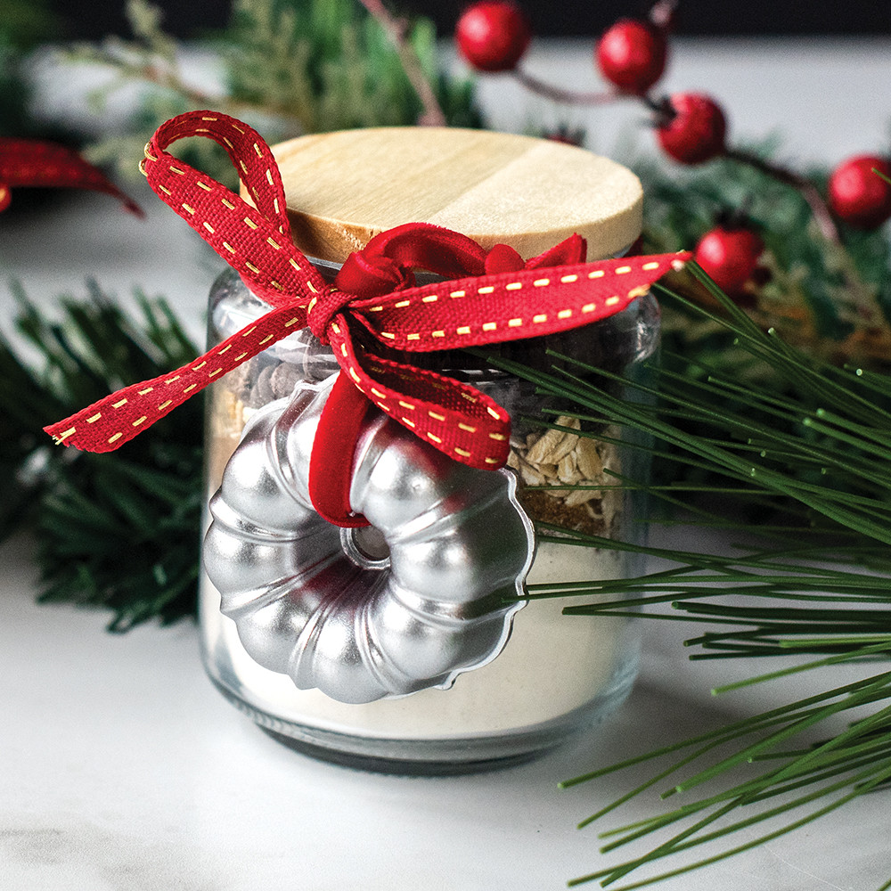 Set of 2 Silver Collectible Cast Ornaments, Classic and Heritage Bundt®Set of 2 Silver Collectible Cast Ornaments, Classic and Heritage Bundt® - Image 3