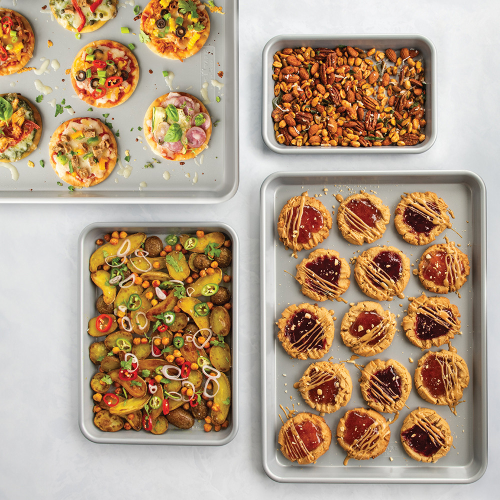 4-Piece Brilliant Bakeware Nonstick Sheet Pan Set4-Piece Brilliant Bakeware Nonstick Sheet Pan Set - Image 3