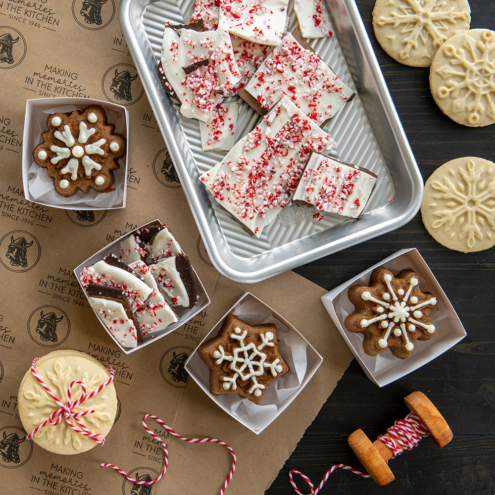 Frozen Snowflake Cakelet PanFrozen Snowflake Cakelet Pan - Image 5