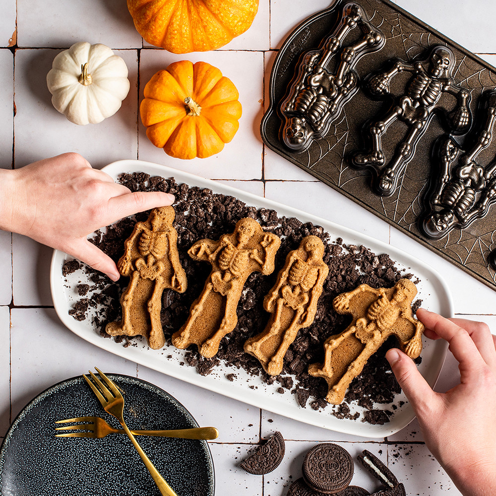 Spooky Skeleton Cakelet PanSpooky Skeleton Cakelet Pan - Image 3