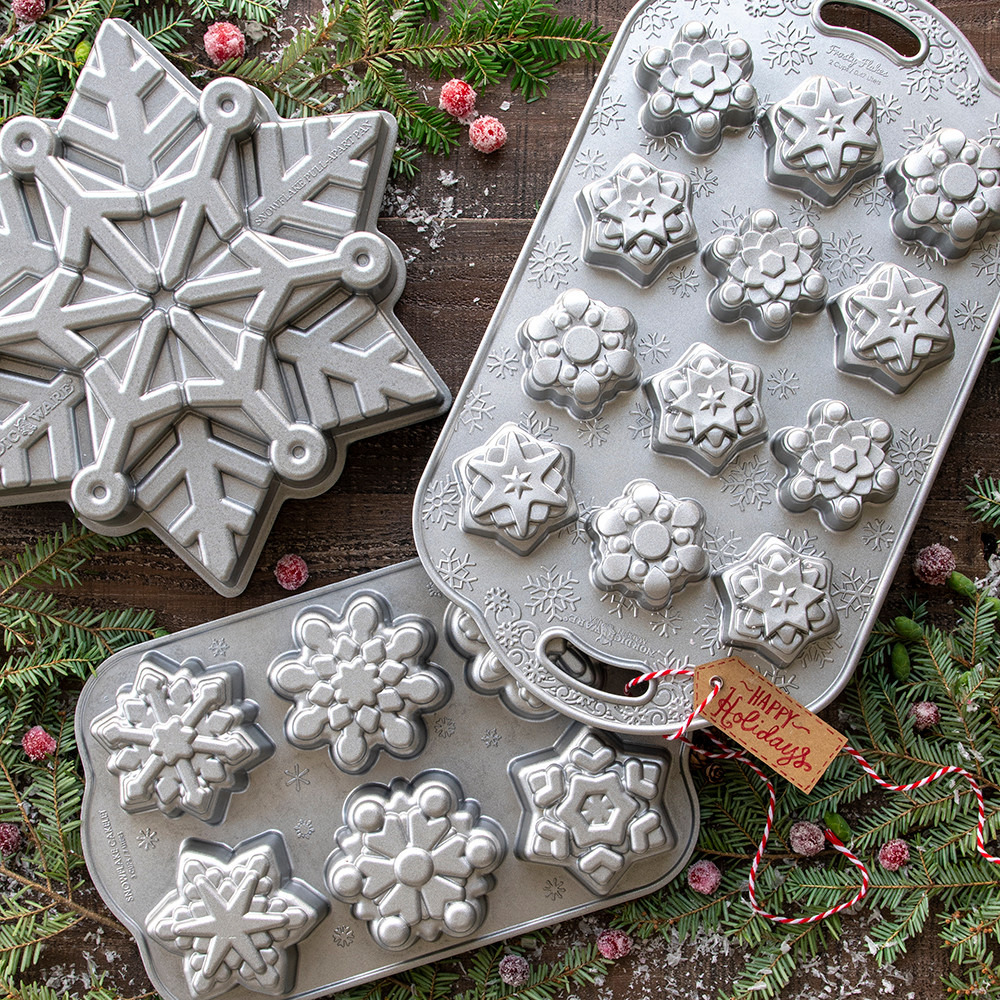 Frozen Snowflake Cakelet PanFrozen Snowflake Cakelet Pan - Image 6
