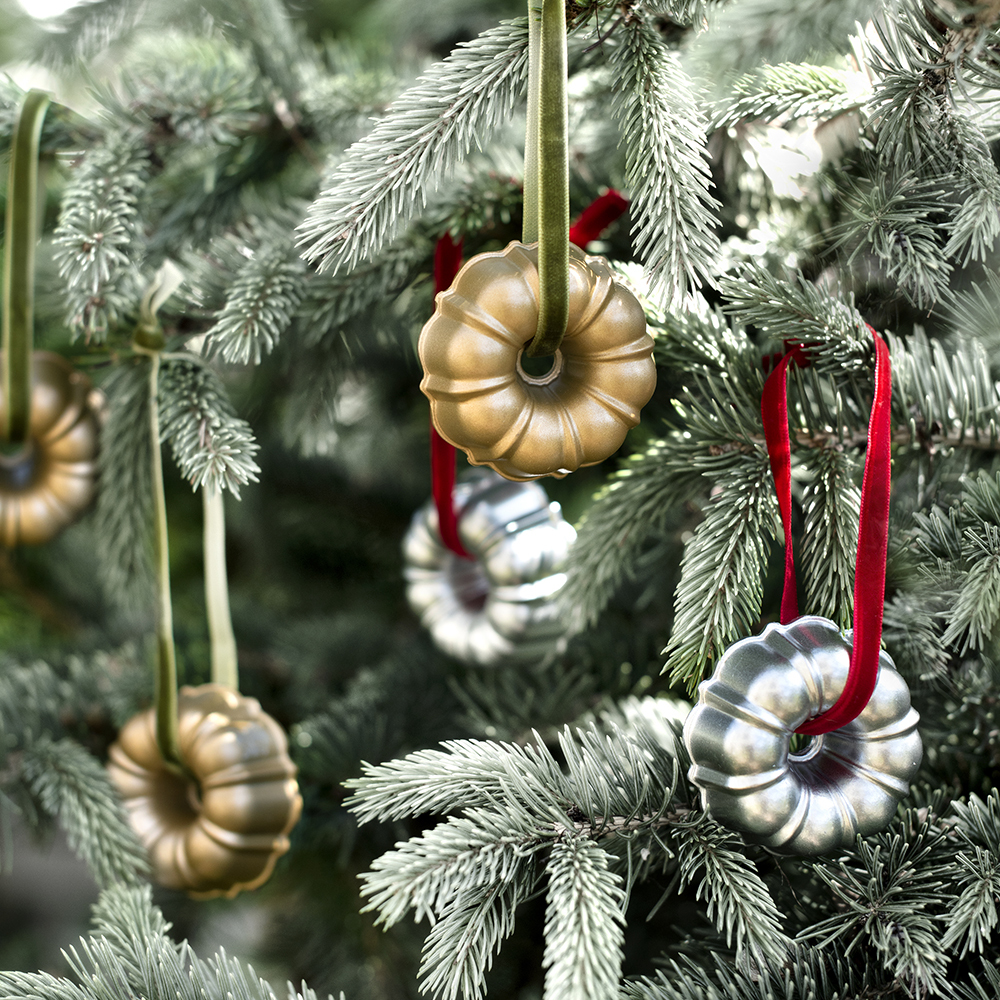 Set of 2 Collectible Cast Ornaments, Classic Bundt®Set of 2 Collectible Cast Ornaments, Classic Bundt® - Image 2