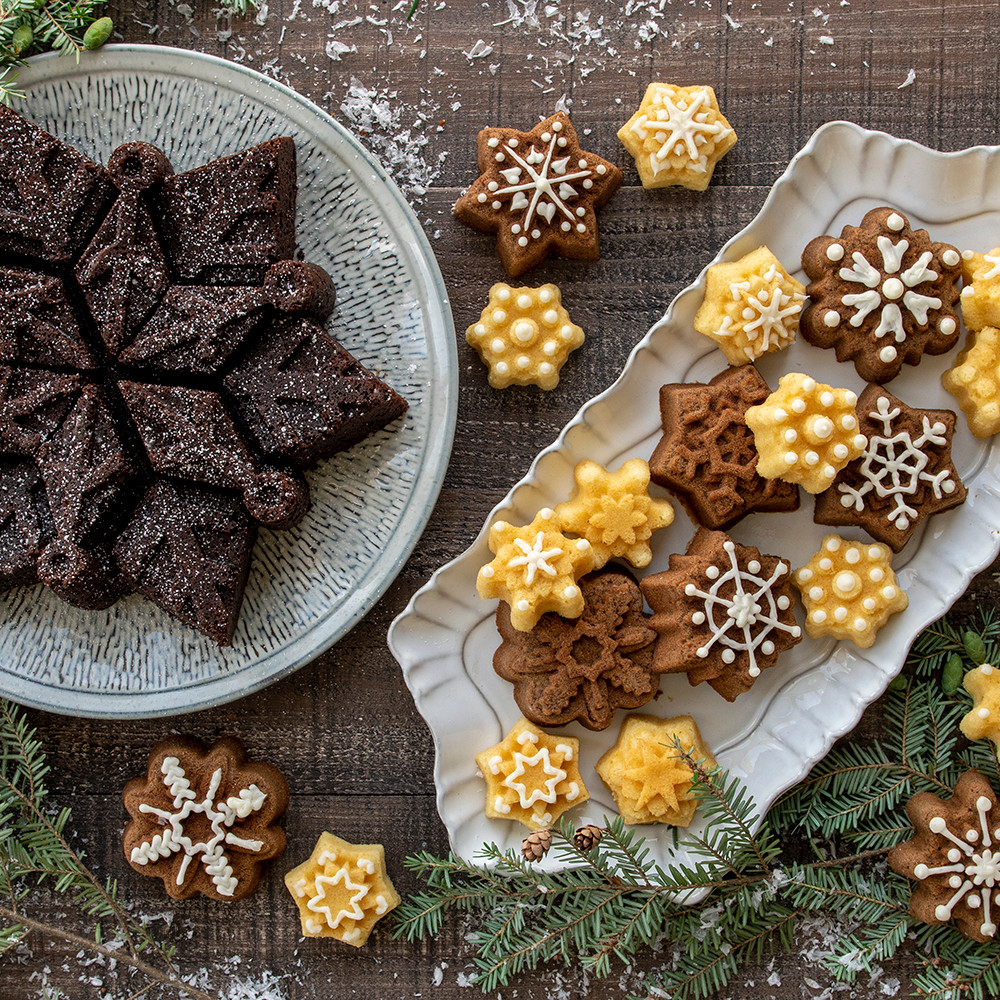Frozen Snowflake Cakelet PanFrozen Snowflake Cakelet Pan - Image 4